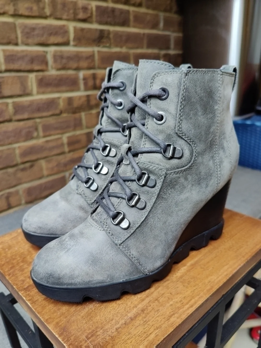SOREL 7.5 Joan Uptown Lace Wedge Booties Quarry Gray Nubuck Leather Zip Lace-up